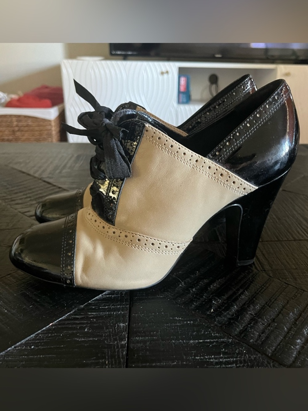 Gianni Bini Victorian Black and Cream Oxford Tie Up Heel Booties Size 8.5 - Picture 2 of 6